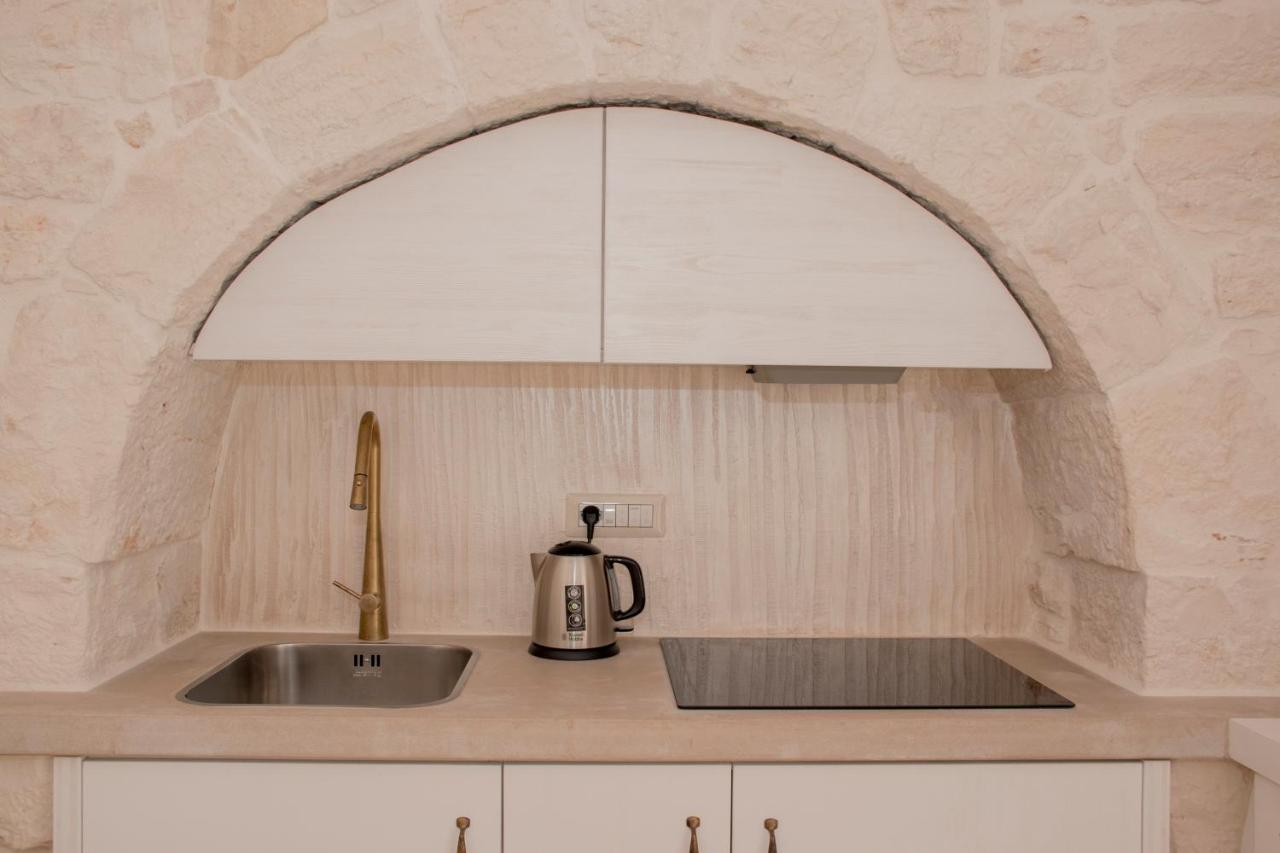 Trullo Cinquenoci Suite Locorotondo Exterior photo
