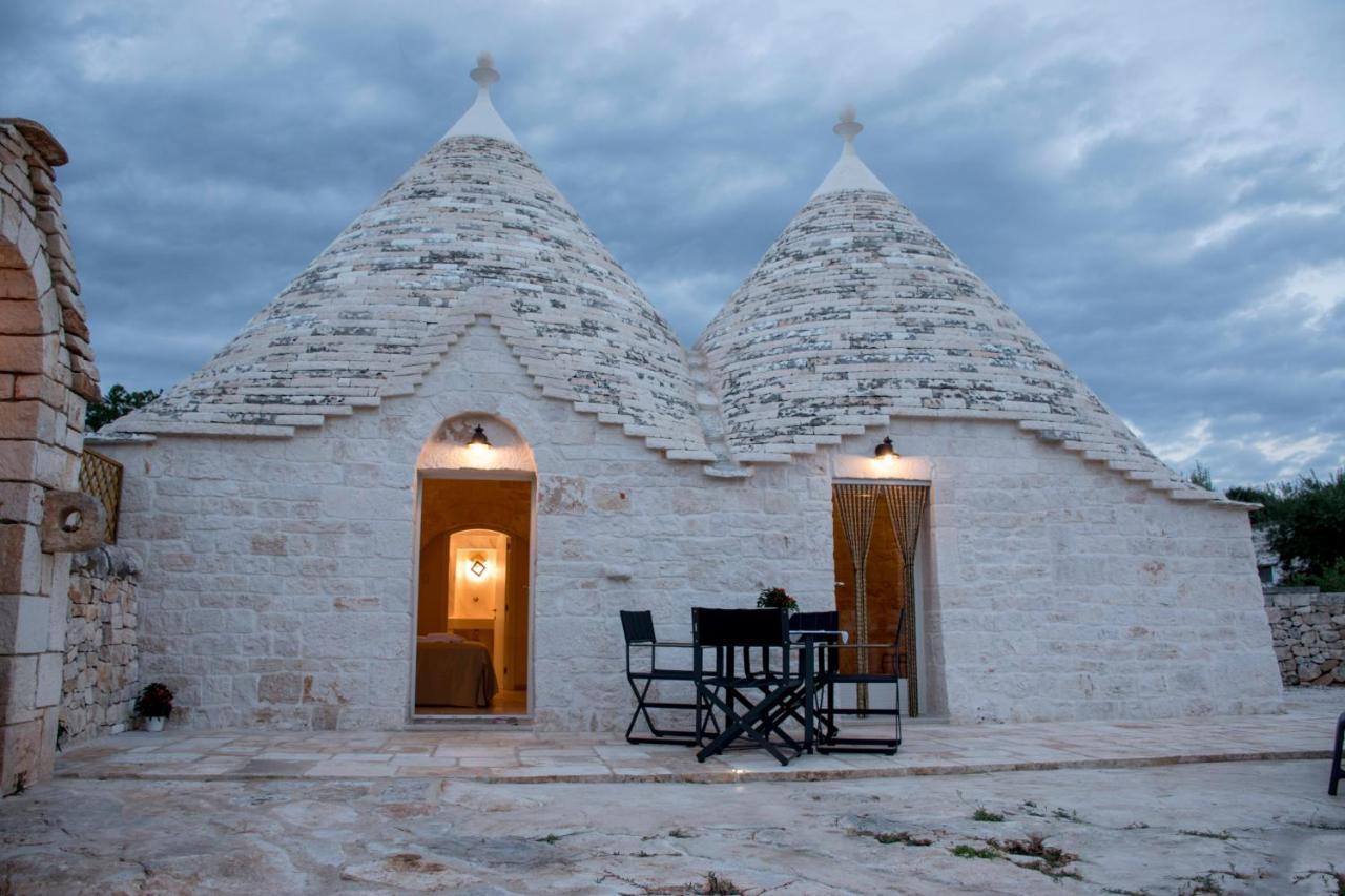 Trullo Cinquenoci Suite Locorotondo Exterior photo