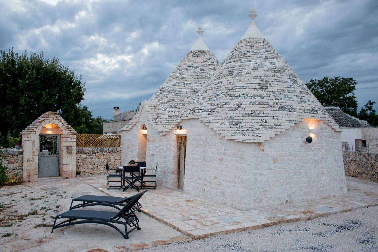 Trullo Cinquenoci Suite Locorotondo Exterior photo