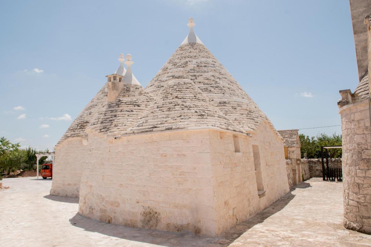 Trullo Cinquenoci Suite Locorotondo Exterior photo