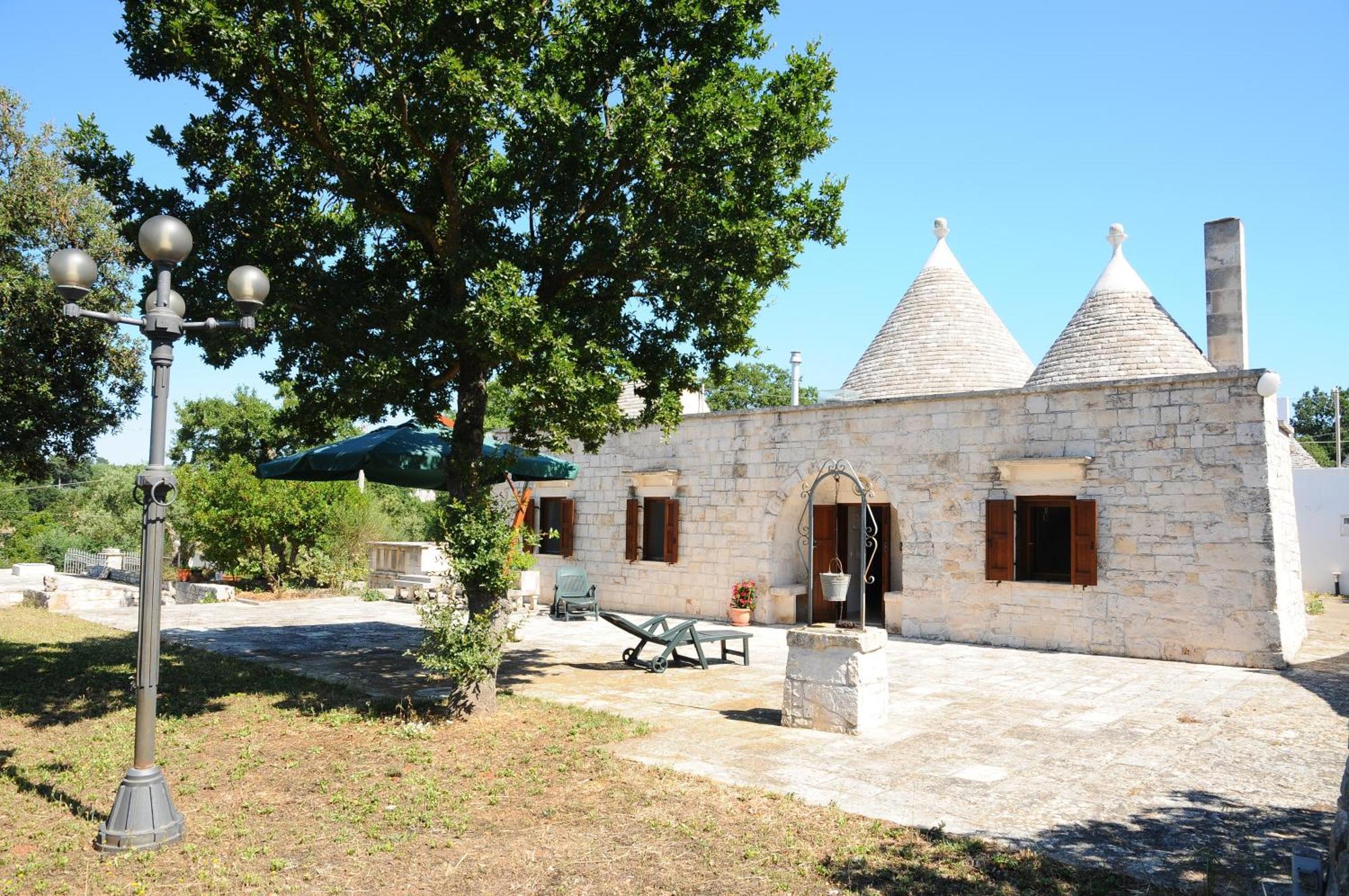 Trullo Cinquenoci Suite Locorotondo Exterior photo